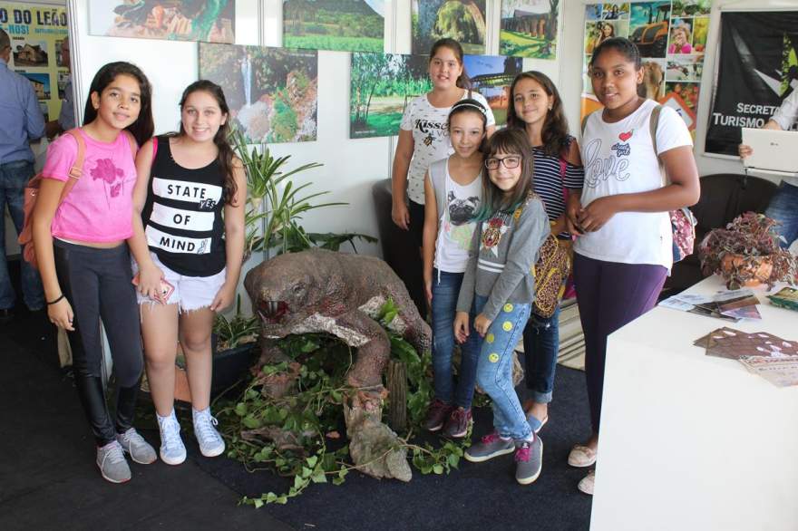 Réplica de um rincossauro atraiu a atenção de inúmeras pessoas na Expoagro Afubra
