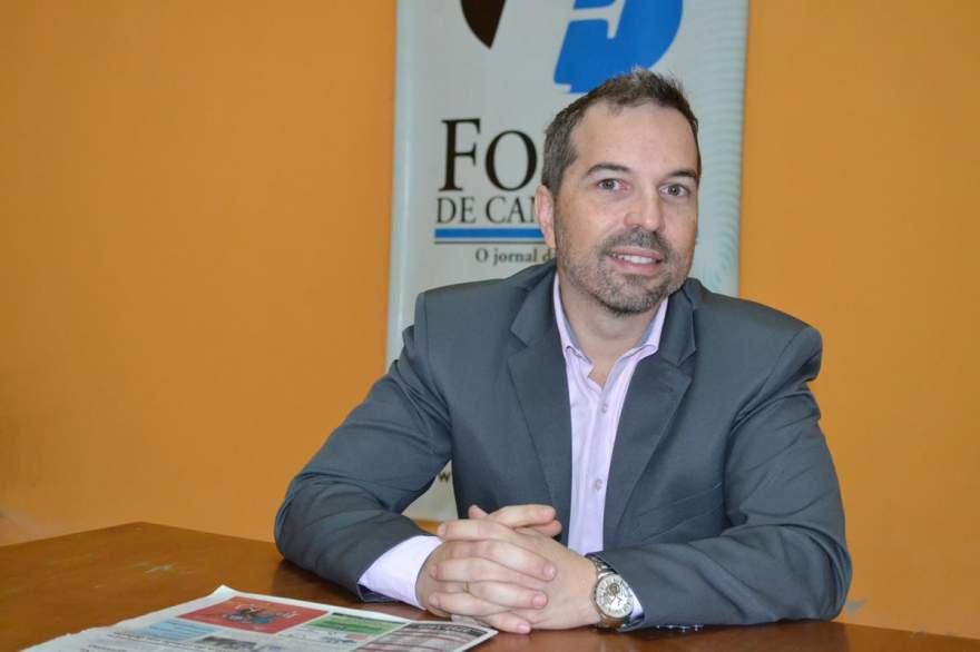 Cláudio Soares visitou a Folha na manhã de sexta, 17, para divulgar o vestibular (Fotos: Arquivo e Diego Foppa) 