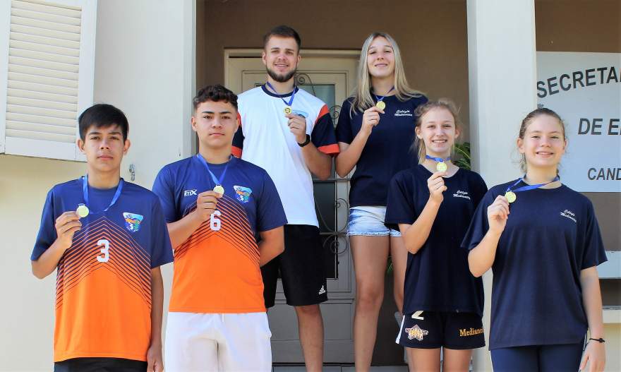 Atletas receberam as medalhas na manhã desta terça, 13, na SME