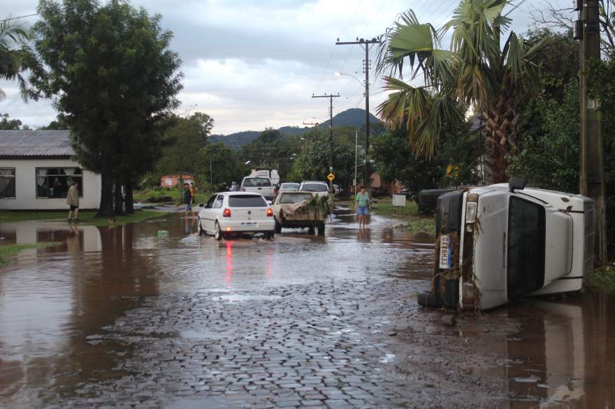 FOTOS: Enchente deixa rastros de destruição em Cerro Branco 