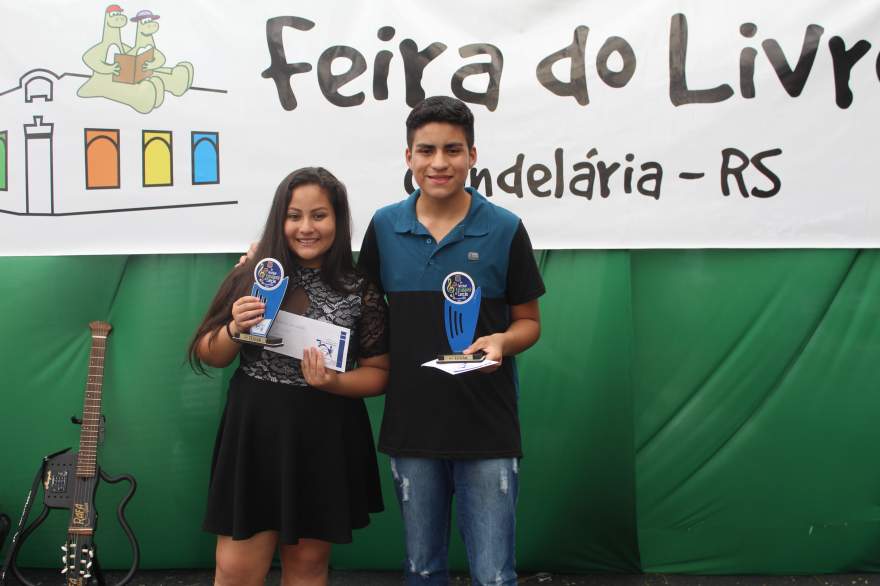 Os irmãos Luiza e Elias: os campeões do 9º Festival da Canção Estudantil