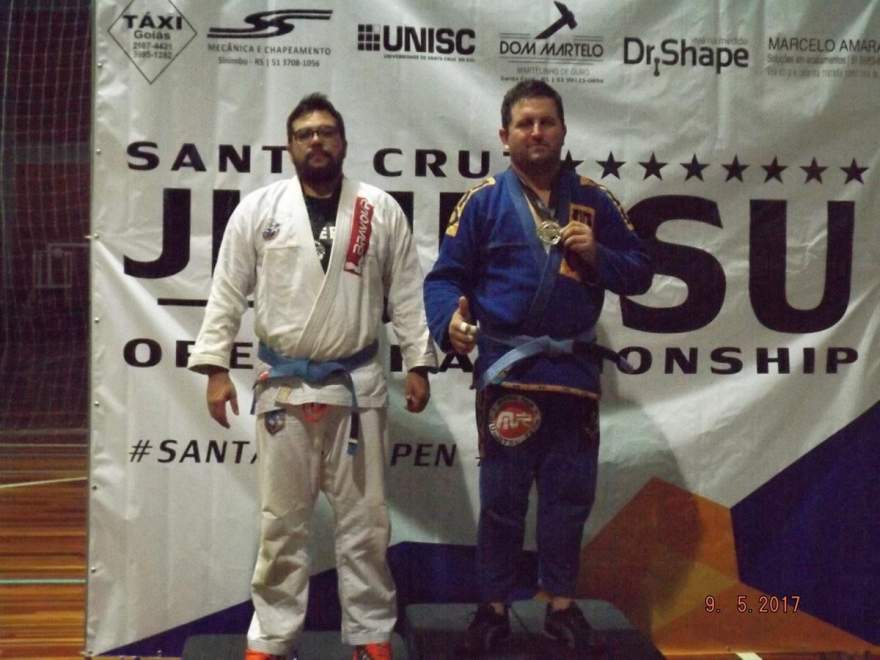 Guilherme Weirich (azul) foi campeão na categoria master