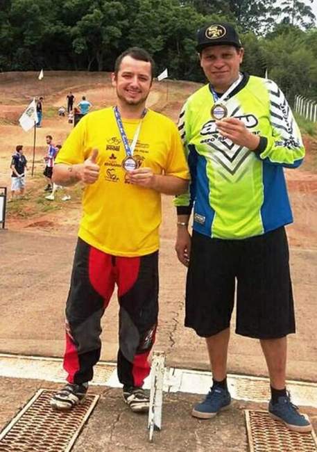 Lucas Santiago (à esquerda) e Giovane Martins (à direita) conquistaram medalhas em Venâncio Aires