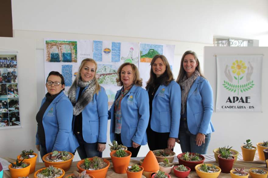 A equipe da APAE: Silvana, Carla, Ione, Simone e Cleidi