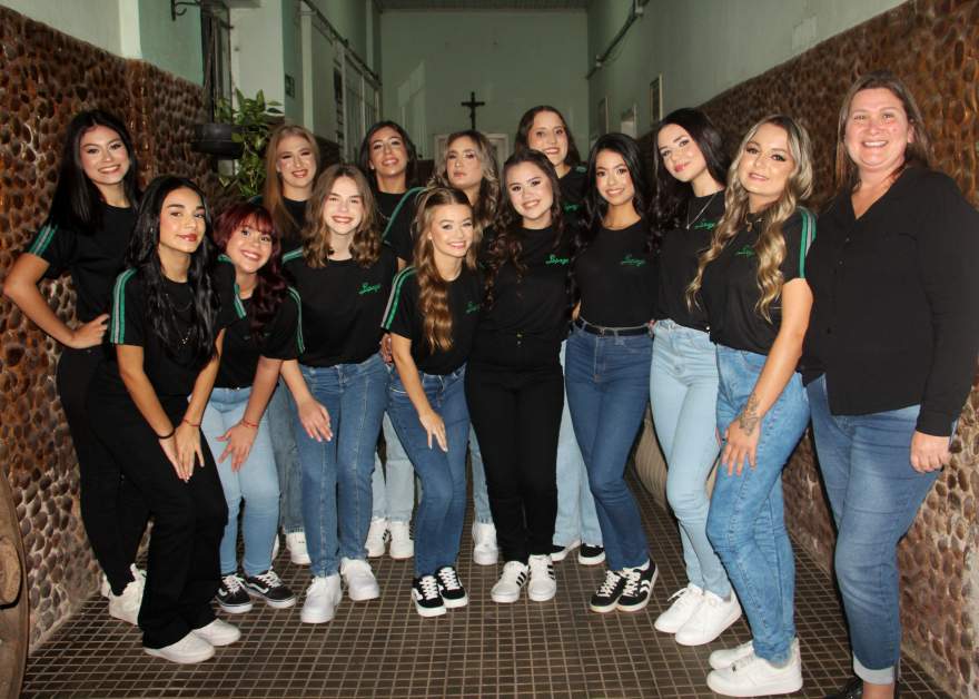 As candidatas com a diretora do Lepage Édina Herberts