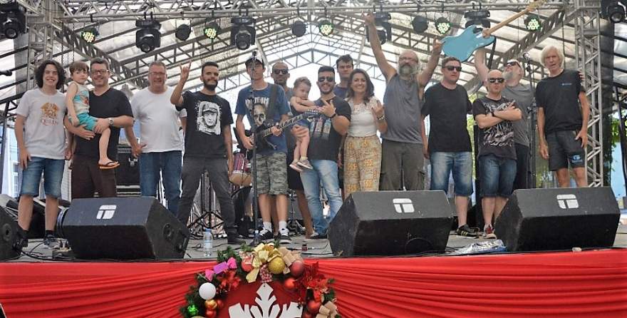 Show a cargo do Grupo Rock movimentou a rua coberta no domingo