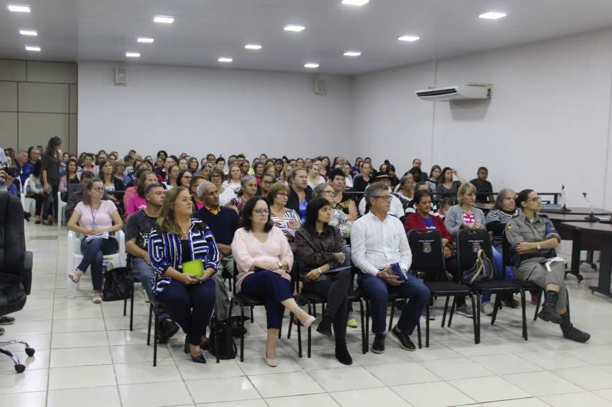 Grande público participou do Seminário na Câmara de Vereadores - Fotos: Odete Jochins / Folha