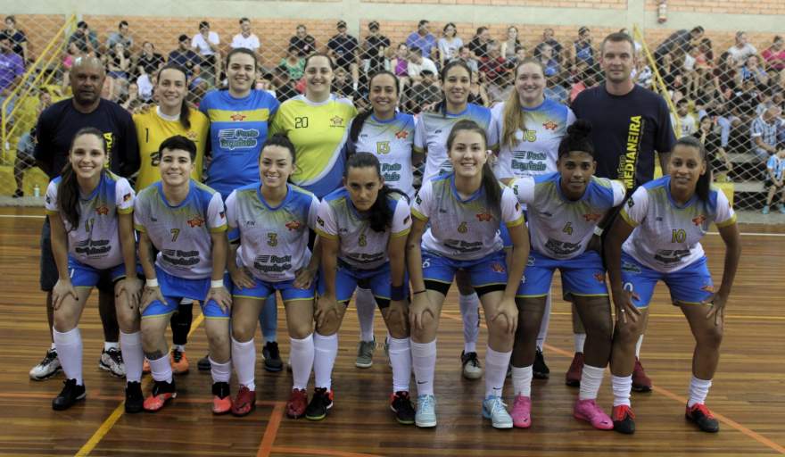 Equipe do Medianeira feminino: campeã