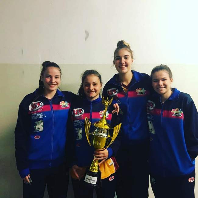 As atletas Nathalia Stefanello, Milena Froeming, Amanda Souza e Louise Stefanello conquistaram primeiro título em São Paulo