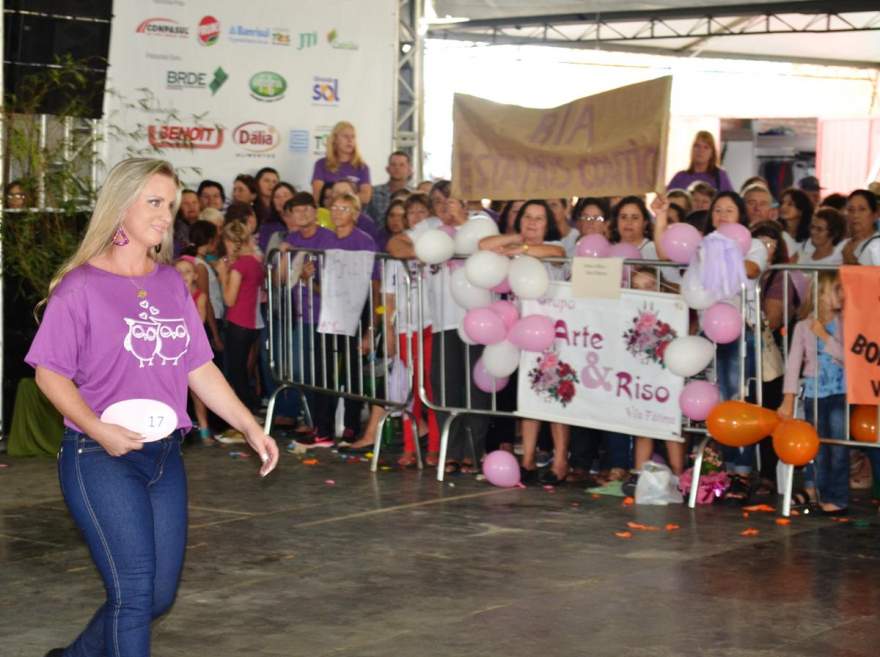 O desfile individual da nova Rainha da Mulher Rural