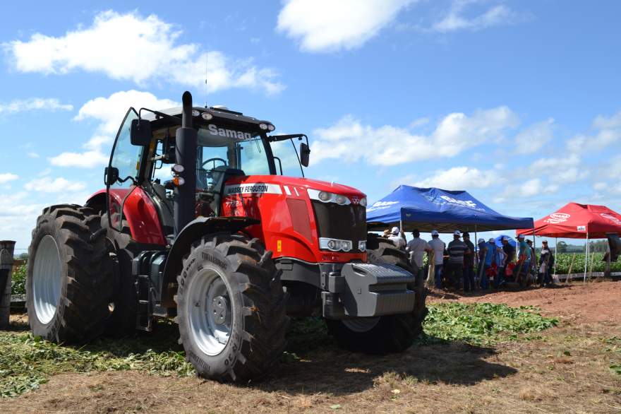 Samaq realizou exposição de tratores Massey Ferguson