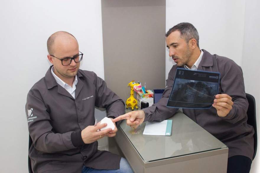 Luis Felipe Lamb e Juliano Longoni: especializações em Implantodontia e Ortodontia