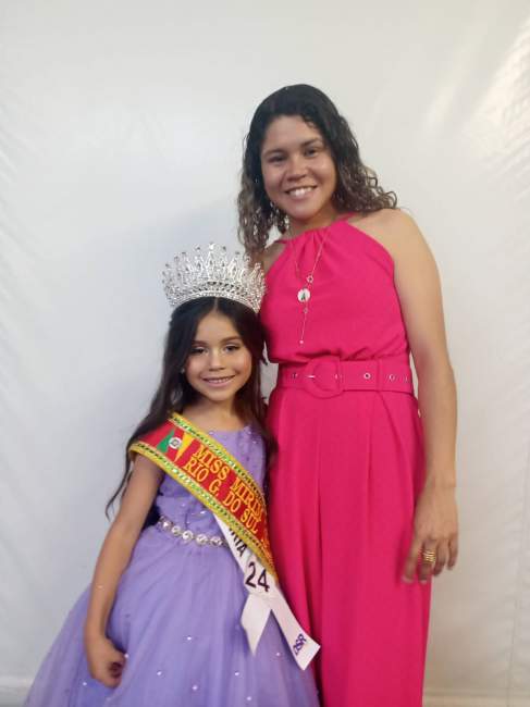 Jaíne Maíra da Silva Luz  com a filha Melissa Victória Gonçalves da Silva