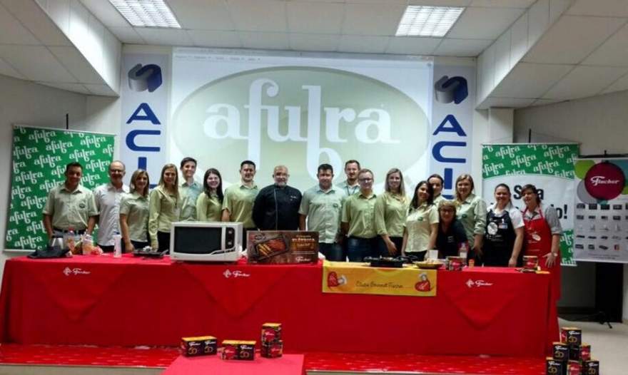 Equipe de colaboradores da Afubra com o chef Sérgio Lopes