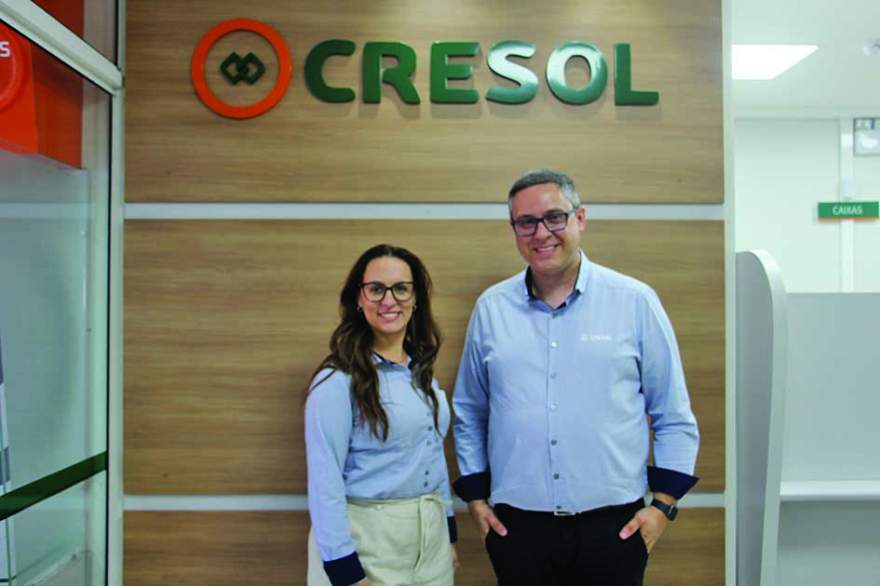 A gerente da Cresol Candelária, Daiane Santos, com o Diretor Executivo da Cresol, Rafael Guidolin (Foto: Arthur L. Mallmann | Folha de Candelária)
