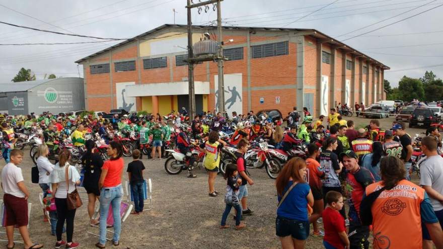 A largada da trilha no parque de eventos