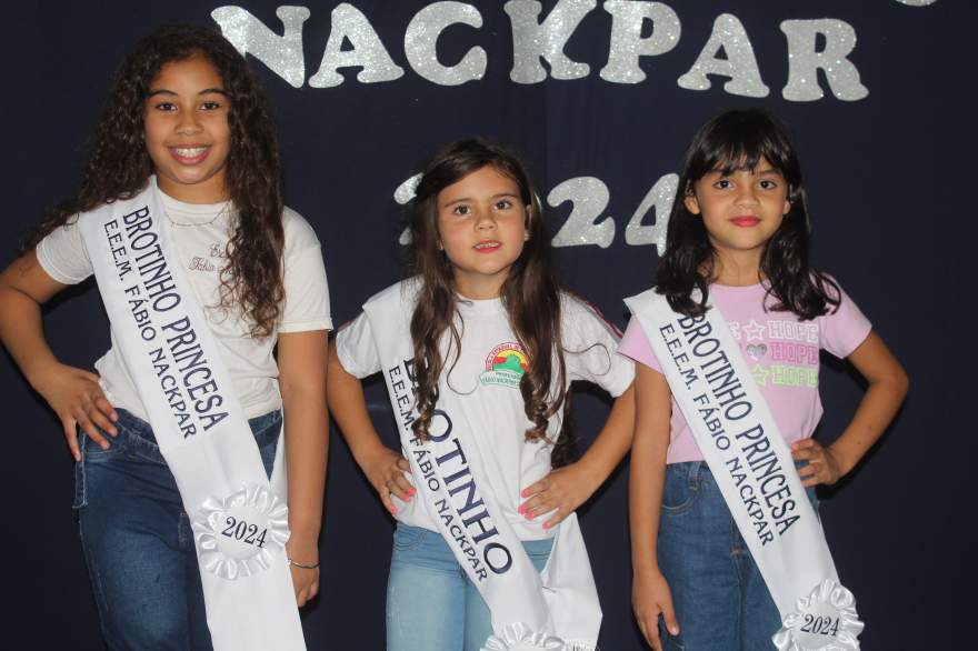 Thallya Oliveira, Harunna Padilha e Isabeli Innawitz 