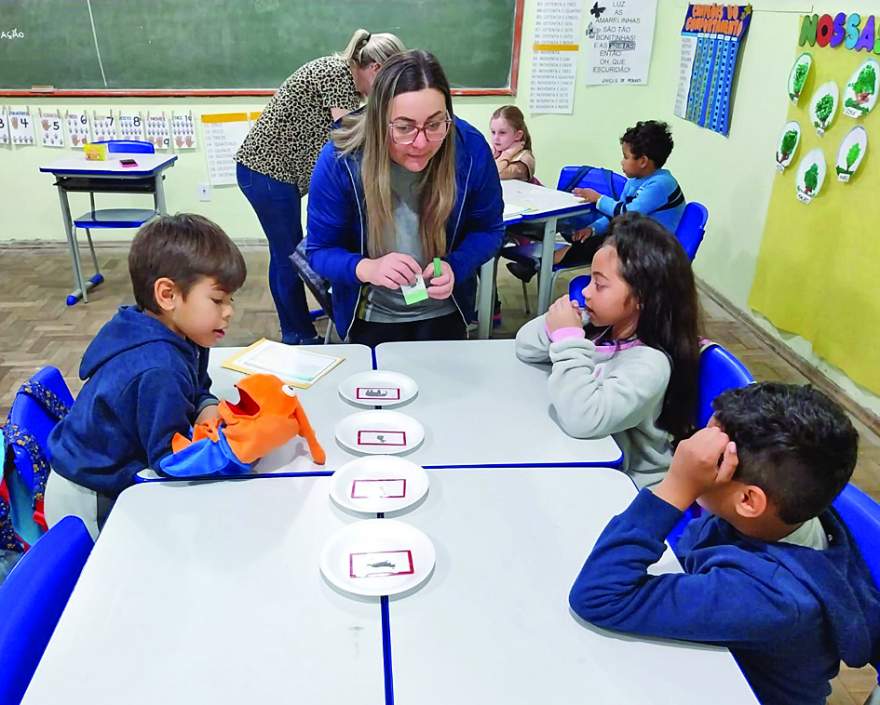  Uso de celular não será mais permitido na educação infantil e nos ensinos fundamental e médio 