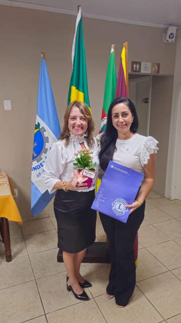 Marilei Zwirtes e a afilhada Juciele Ferreira da Silva