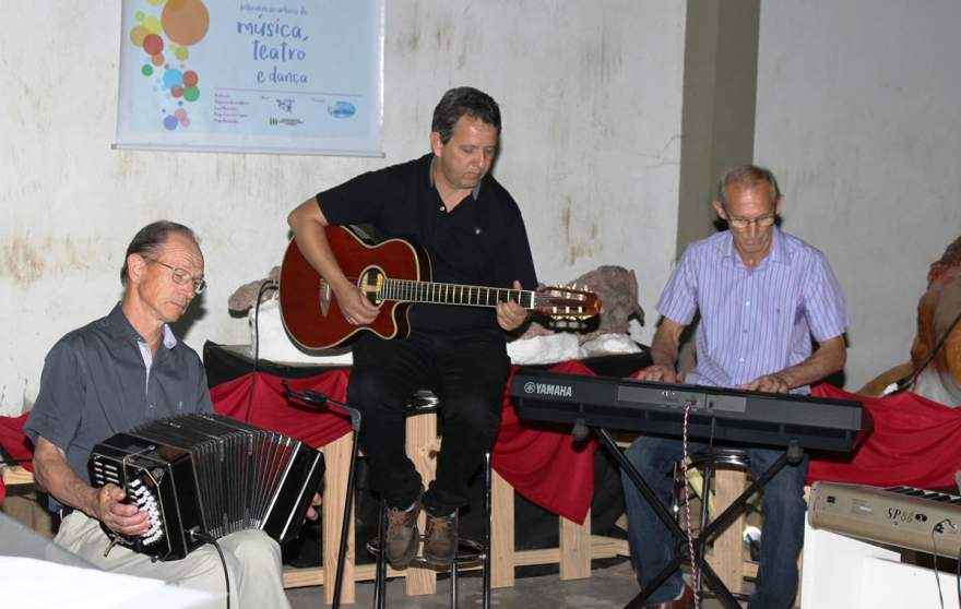 A apresentação de Gérson, Elenton e Laplásio Beyer
