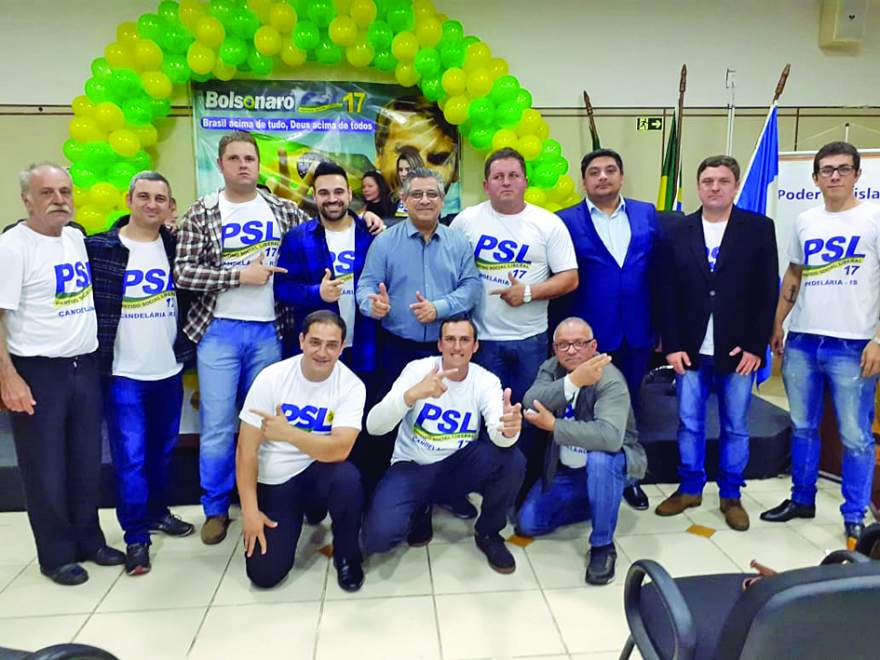 A diretoria local com o presidente estadual do PSL, Nereu Crispin 