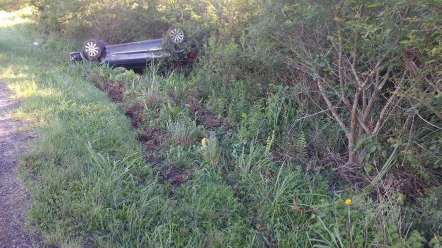 Veículo capotou no quilômetro 146 da RSC-287, na localidade de Sesmaria do Pinhal, em Candelária