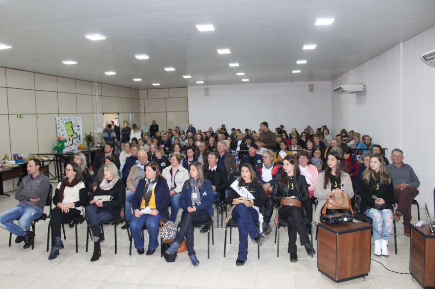 Público lotou a Câmara de Vereadores para participar do evento