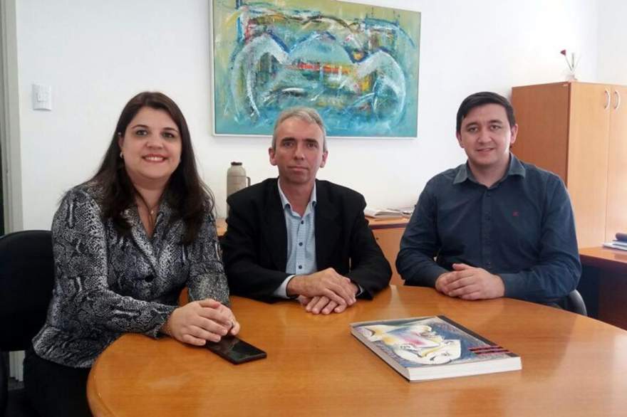 Paulo Butzge e o secretário Tavares com a diretora da Vivo

