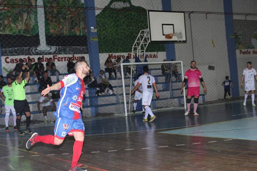 Piolho comemora seu gol: estreante do Atlético foi um dos destaques da partida