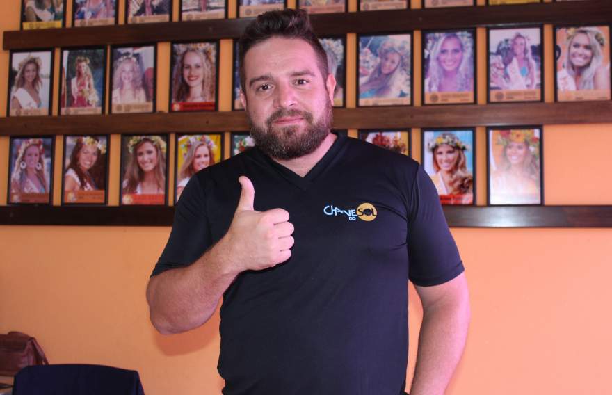 O diretor da marca de biquínis Chave do Sol, Vinícius Scher de Oliveira