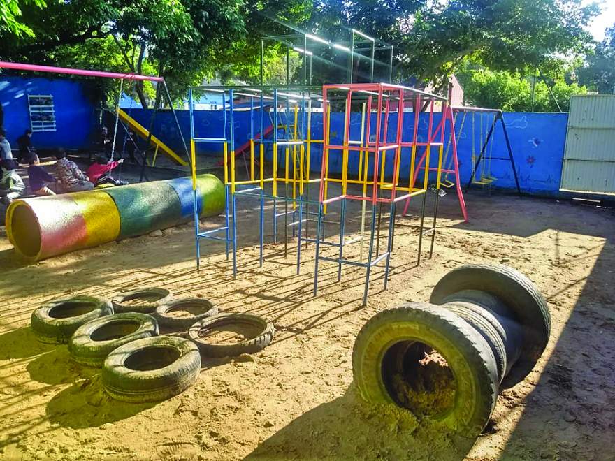 Praça revitalizada para crianças brincarem