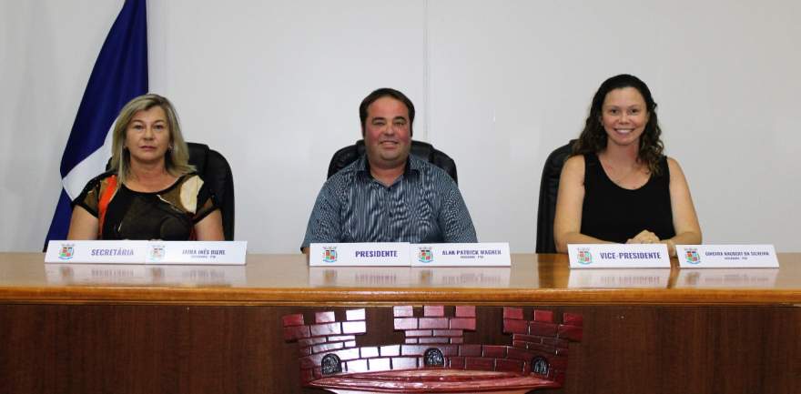 A mesa diretora de 2023: Alan (presidente), Ginevra (vice) e Jaira (secretária)