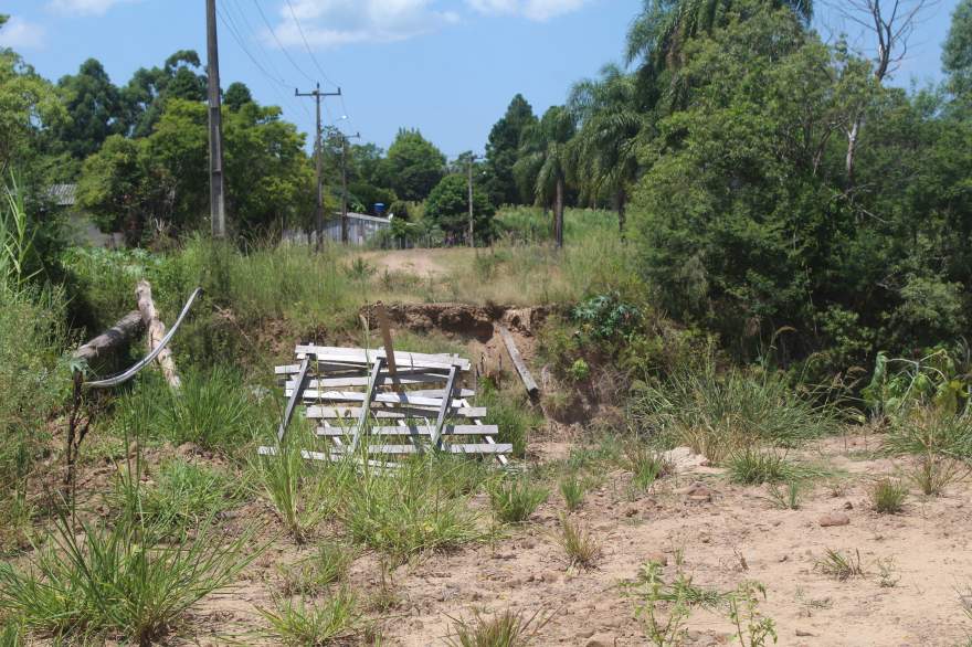 Moradores cobram por reconstrução de ponte 