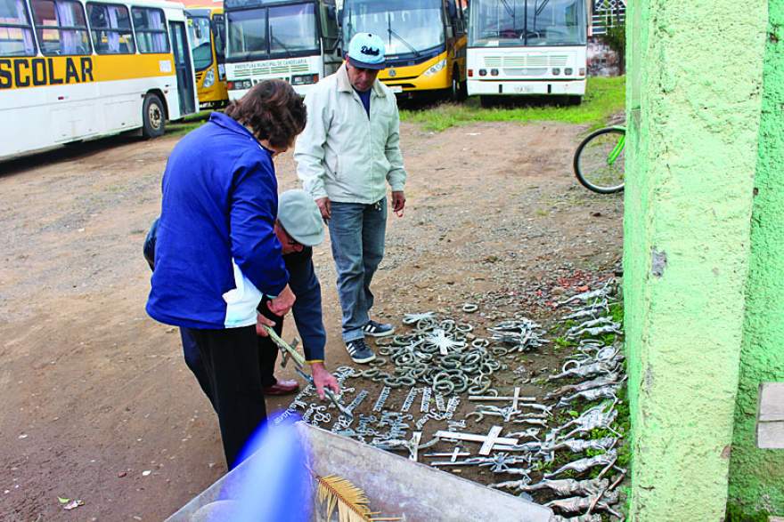 Familiares estão indo até a secretaria de obras para localizar peças furtadas dos túmulos que foram recuperadas pela Brigada Militar.