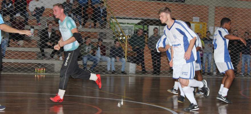 Jogadores do Scorpions festejam o gol da vitória