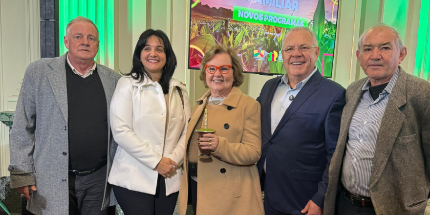Prefeito participa de lançamento de programa voltado aos agricultores 