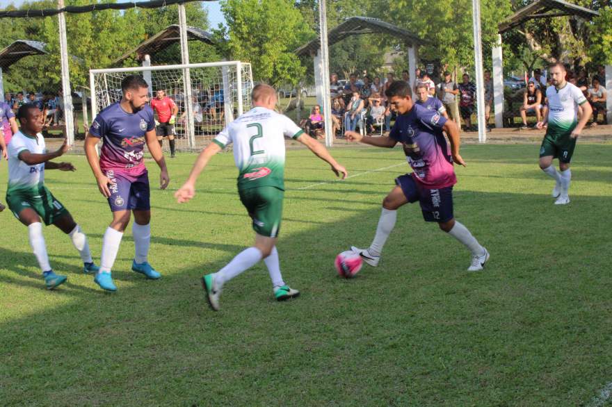 Jogo foi equilibrado e com chances de gols para as duas equipes