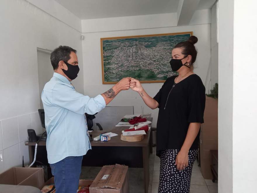 O comunicador Itamar Marques firmou a parceria com a diretora do departamento, Clara Kellermann