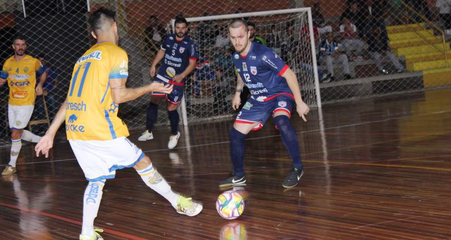 Atlético 4 x 3 Pelotas