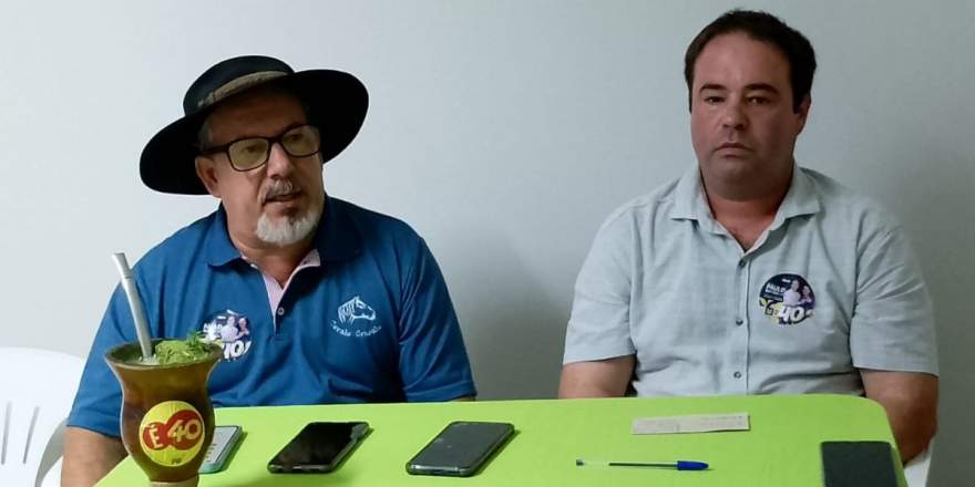 Juarez e Alan: Butzge precisa de repouso (Foto: Odete Jochims | Folha de Candelária)