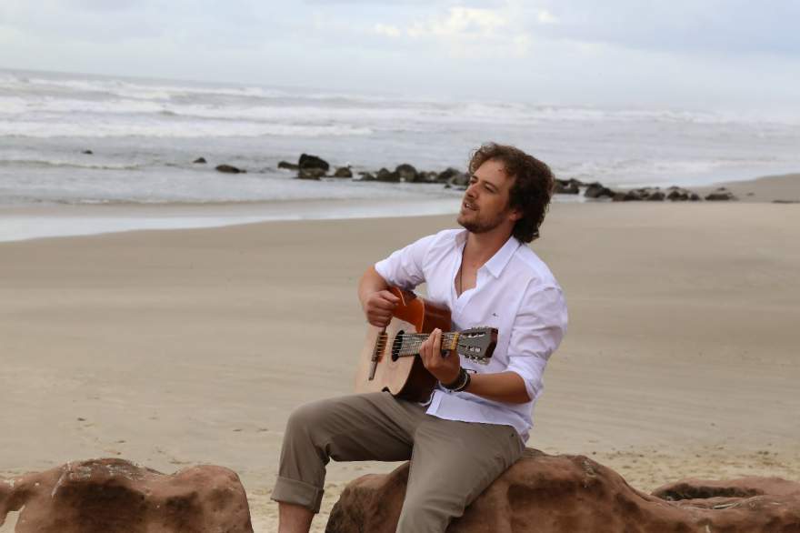 Rodtigo durante as gravações do Clipe, na praia de Torres | Foto: Eric Rodrigues 