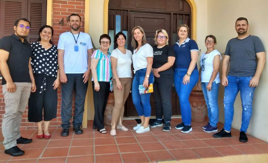 Integrantes da Secretária Municipal de Assistência Social reunidos com a nova diretoria