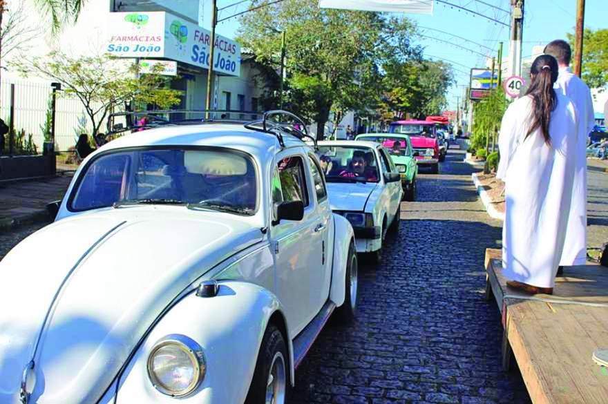 A largada do evento está agendada para as 9h20min, com os veículos partindo em direção à Avenida Júlio de Castilhos. 