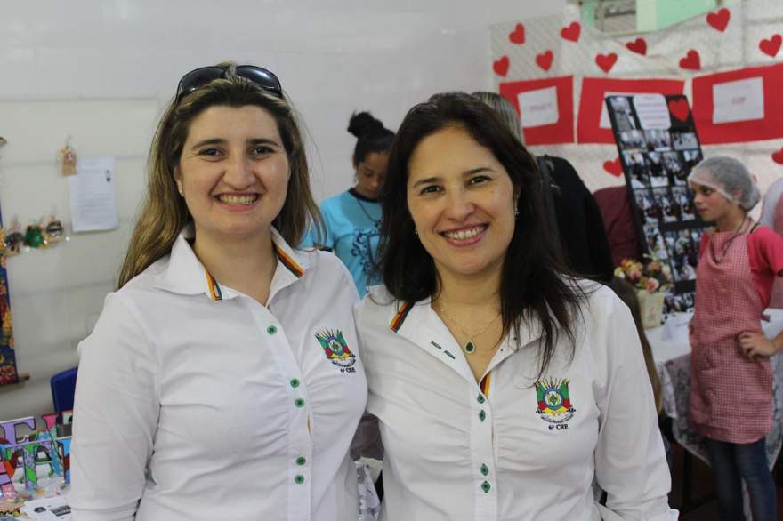 As assistentes pedagógicas Graziele Lazzari e Mariluci Trinks, da 6ª Coordenadoria Regional de Educação, elogiaram trabalhos desenvolvidos