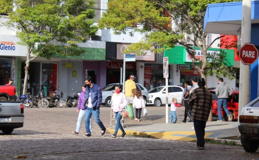 Caso não seja revertida a bandeira vermelha, num primeiro momento, comércio teria que fechar entre os dias 14 e 21