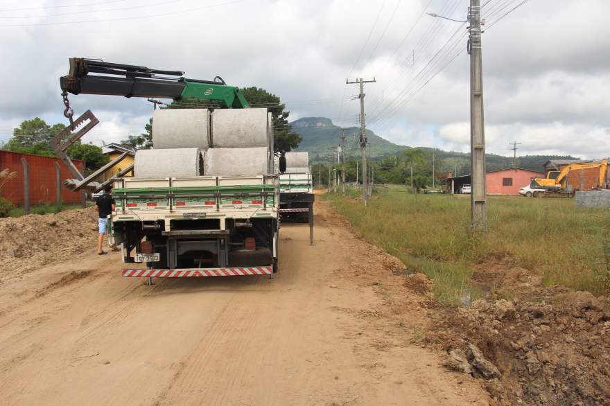 Na continuação da Rua Botucaraí, as obras também estão focadas no sistema de drenagem