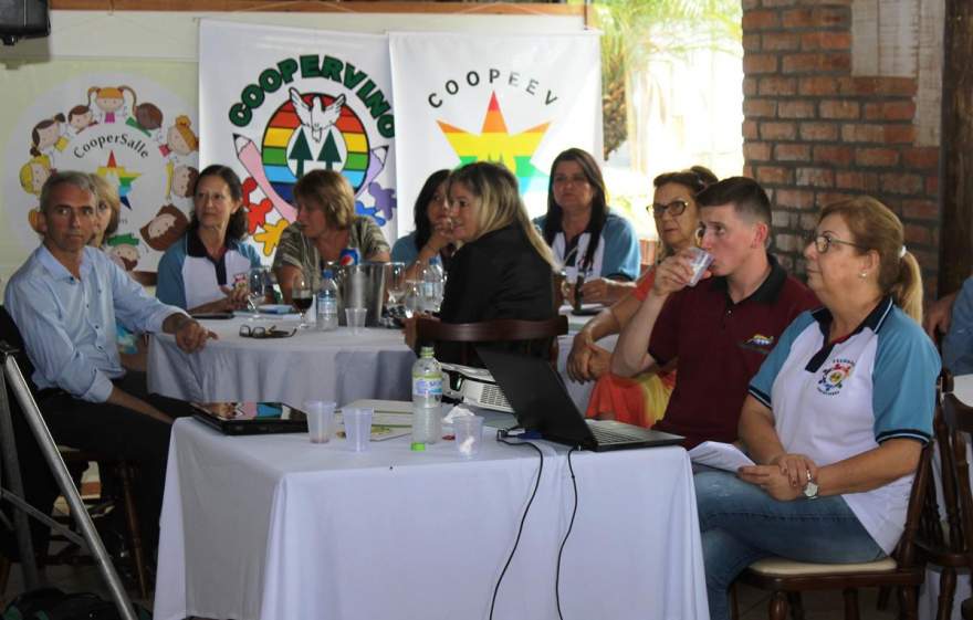 Prefeito candelariense Paulo Butzge acompanhou o evento ao lado de diretores e professores de escolas locais
