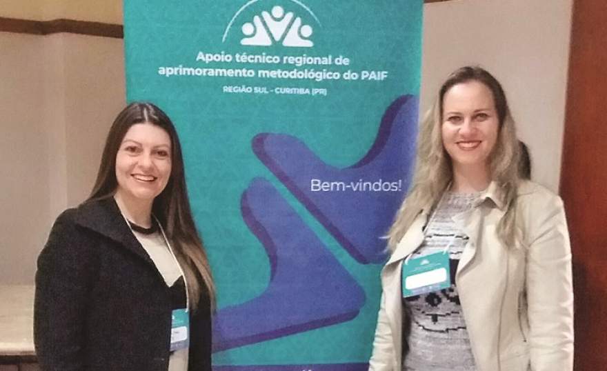 Graziele Mahl e Tais Bassani Costa apresentaram trabalho de pesquisa escolhido como destaque no Serviço de Proteção e Atendimento Integral à Famí