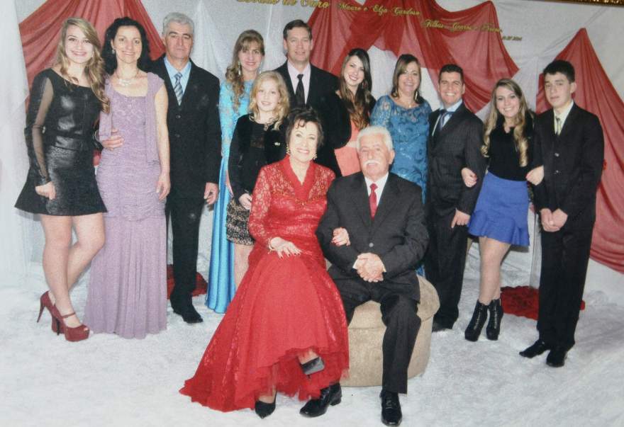 Elza e Mauro Cardoso entre familiares