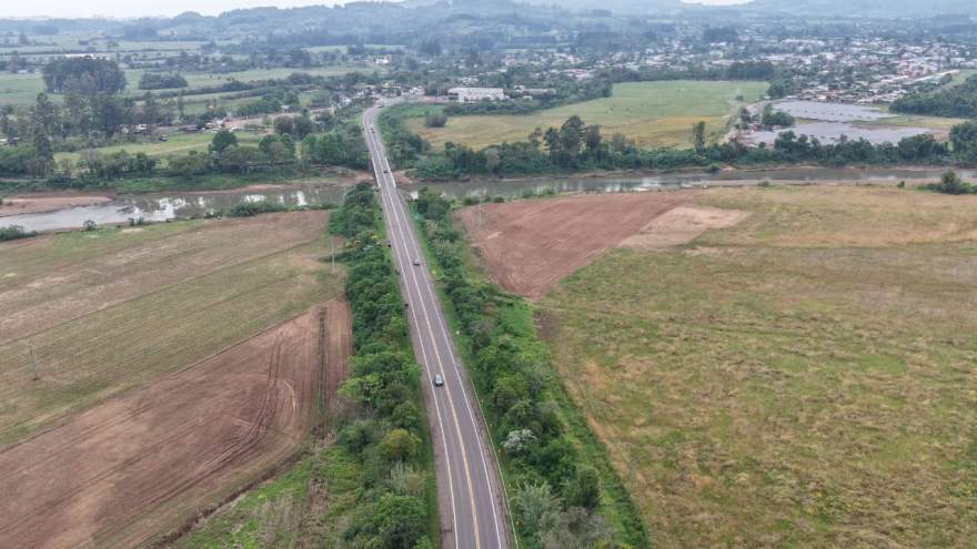 Um dos trevos de acesso à cidade: projeto prevê pista nova mais alta, pontes secas e mais altas e passarelas para pedestres